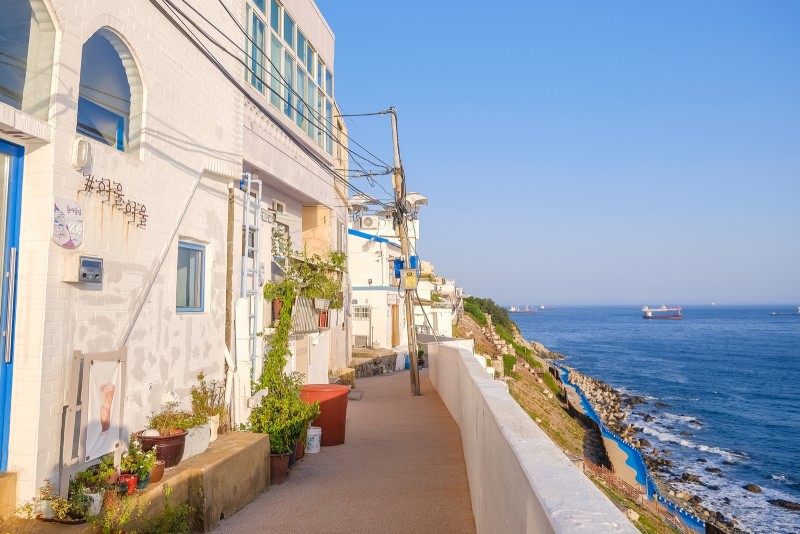 享樂釜山４日(彩妝1站)~國立海洋博物館.白險灘文化村.海雲台海岸列車.韓版櫻木花道鐵道.松島龍宮雲橋.甘川文化村.西面